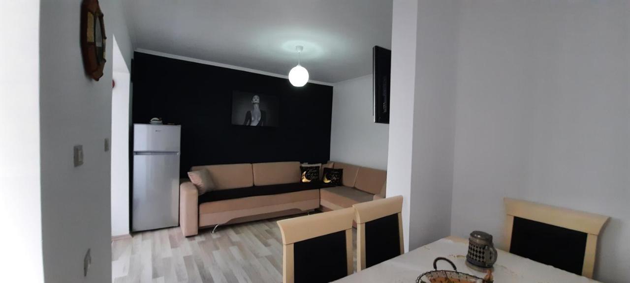 Apartament Clara Permet Apartment ภายนอก รูปภาพ