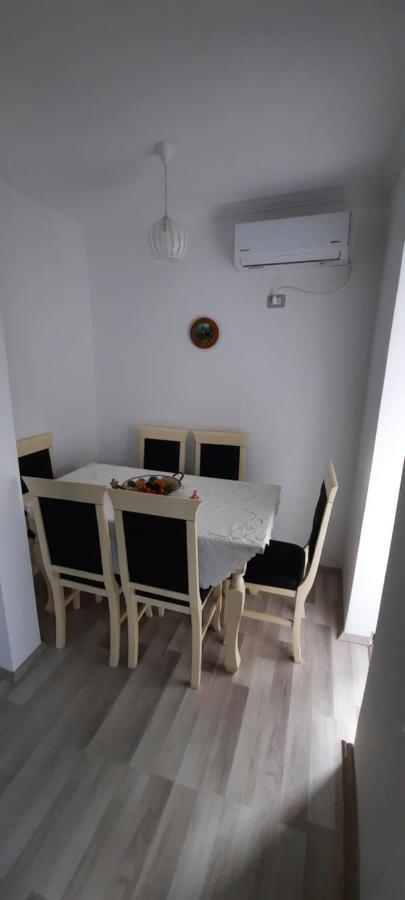 Apartament Clara Permet Apartment ภายนอก รูปภาพ